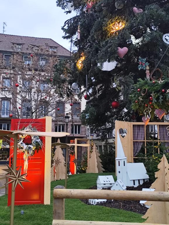 Grand Sapin du marché de Noël Strasbourg 2025