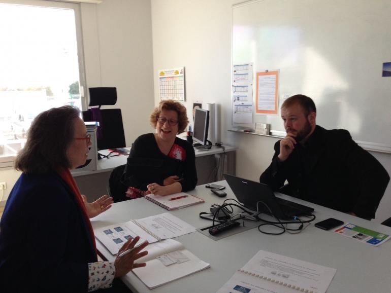 Sabine THILLAYE, avec Brigitte LE NERRANT, directrice APF Entreprises Tours et Jimmy FERNANDES, Chargé de mission UNEA